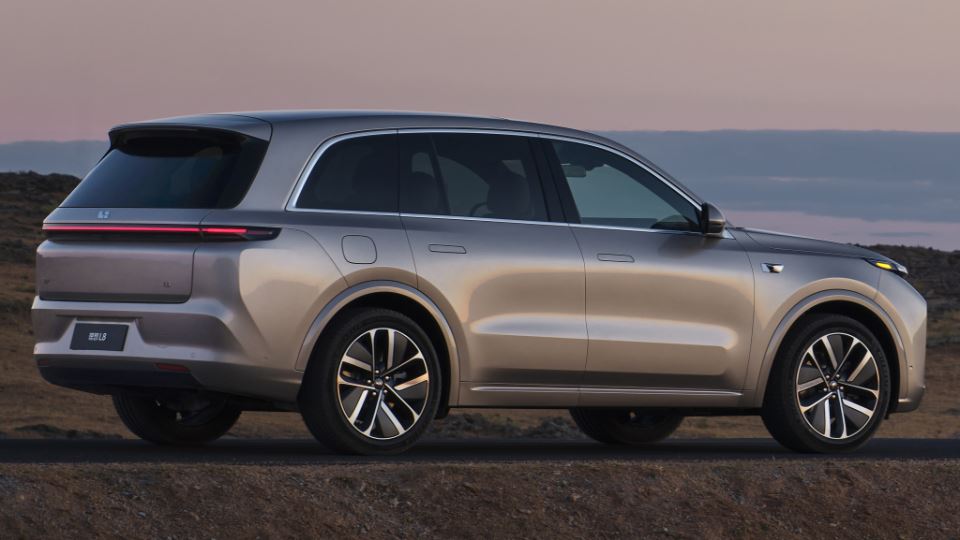 معرفی Li Auto L8