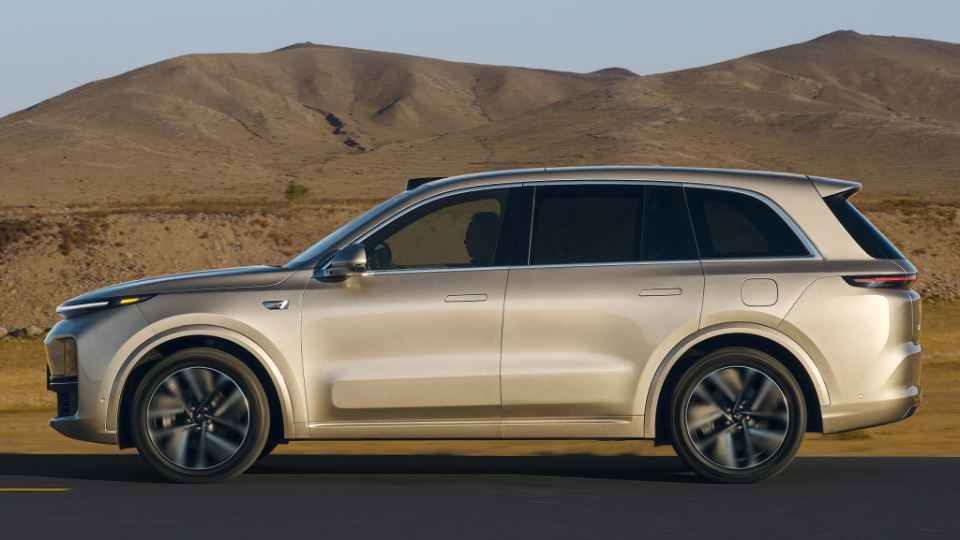 معرفی Li Auto L8