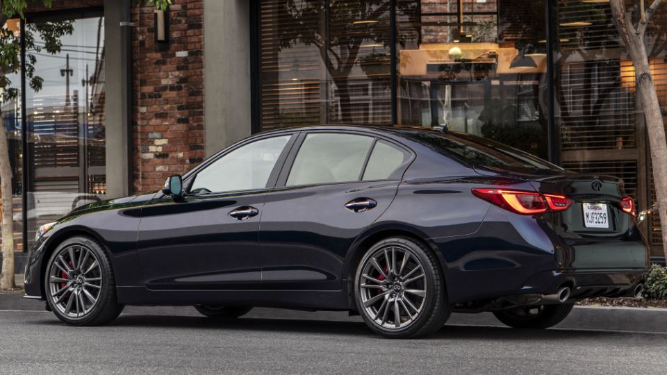 اینفینیتی Q50 نسخه Black Opal