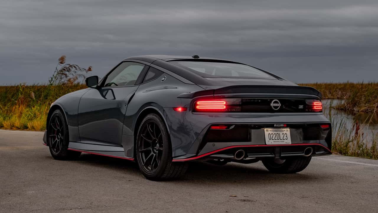 ما در حال رانندگی با نیسان Z Nismo هستیم. هر چیزی را از ما بپرسید