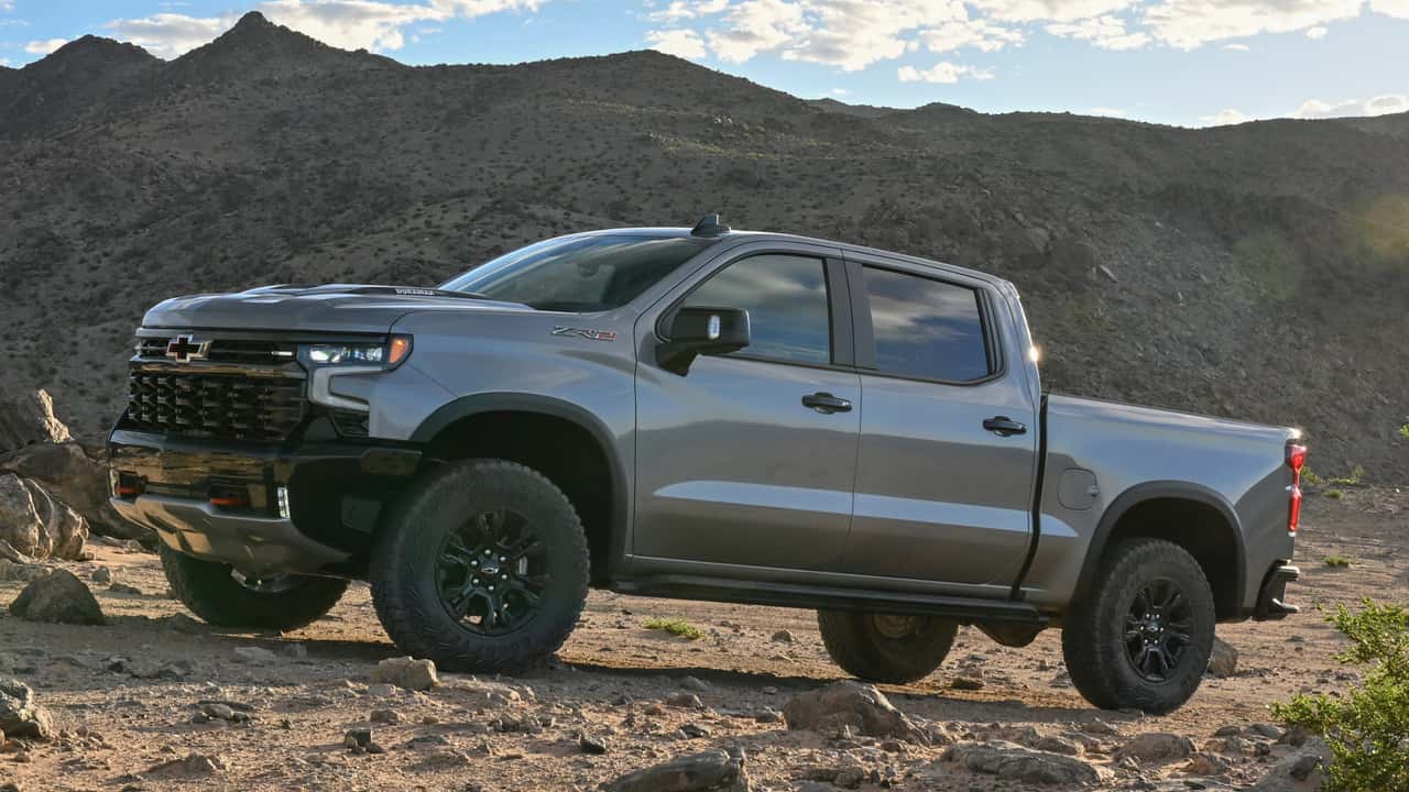 جنرال موتورز توقف فروش برای Chevy Silverado و GMC Sierra را بر روی پشت بام هایی که ممکن است باز شوند، صادر می کند