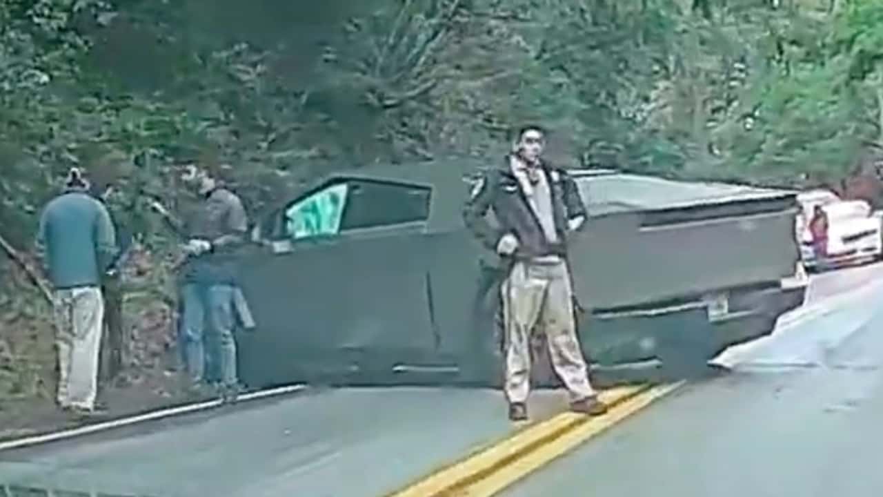 اولین تصادف سایبرتراک تسلا در جاده های عمومی راننده را با 