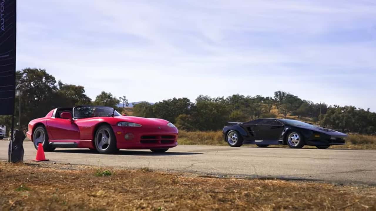 تماشای The Vector W8 Get Destroyed By An Viper Original In A Drag Race