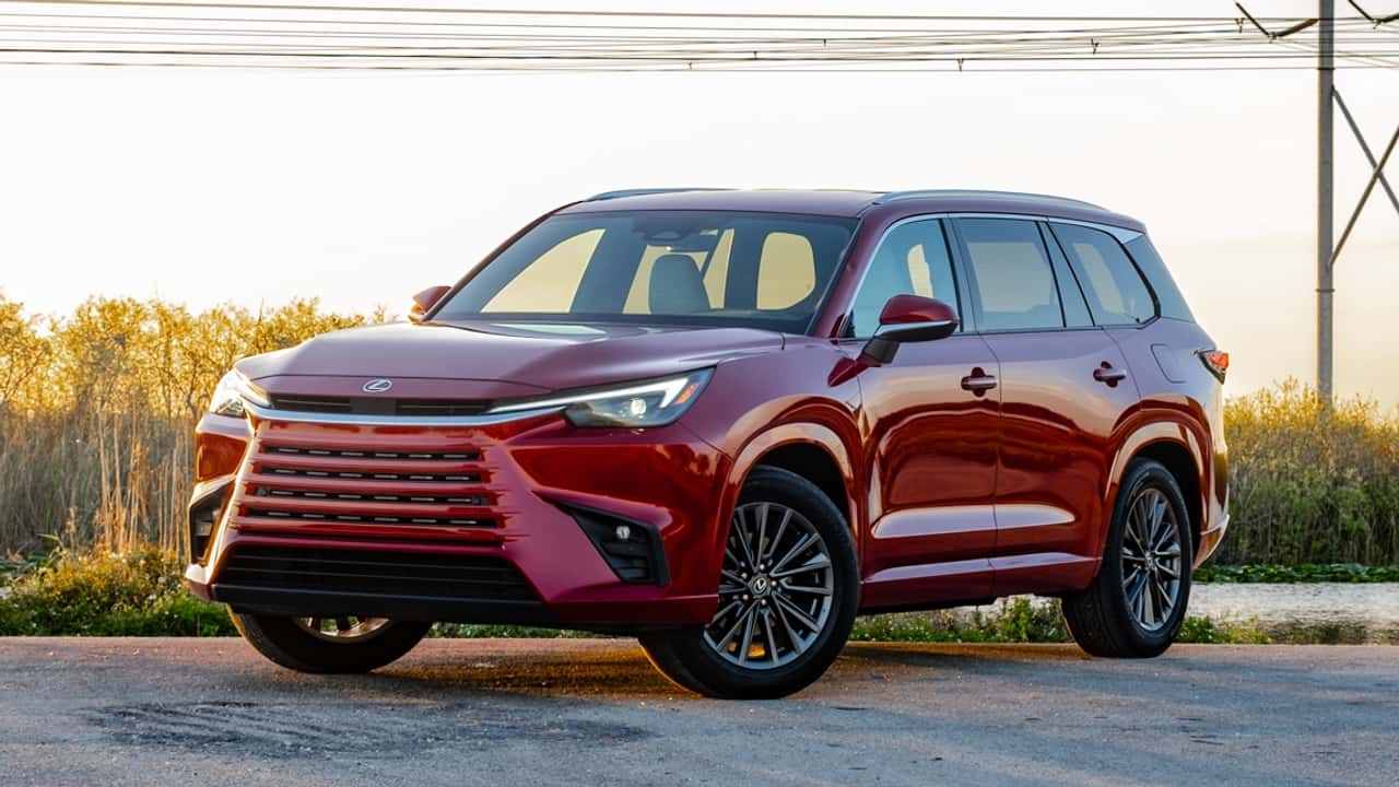 لکسوس سرانجام شاسی بلند سه ردیفه را کشف کرد