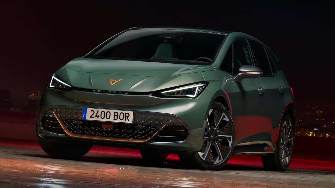 Cupra Born VZ یک هات هچ الکتریکی با قدرت 322 اسب بخار است