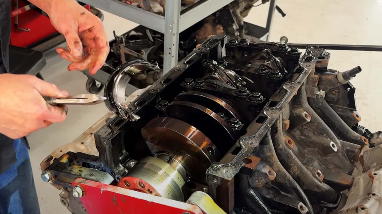 خرابی موتور دیزلی نیسان تایتان یاتاقان های چرخیده را در تنها 40000 مایل نشان می دهد