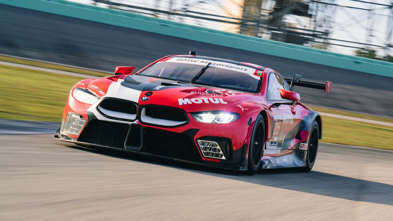 من ماشین مسابقه بزرگ M8 را سوار کردم