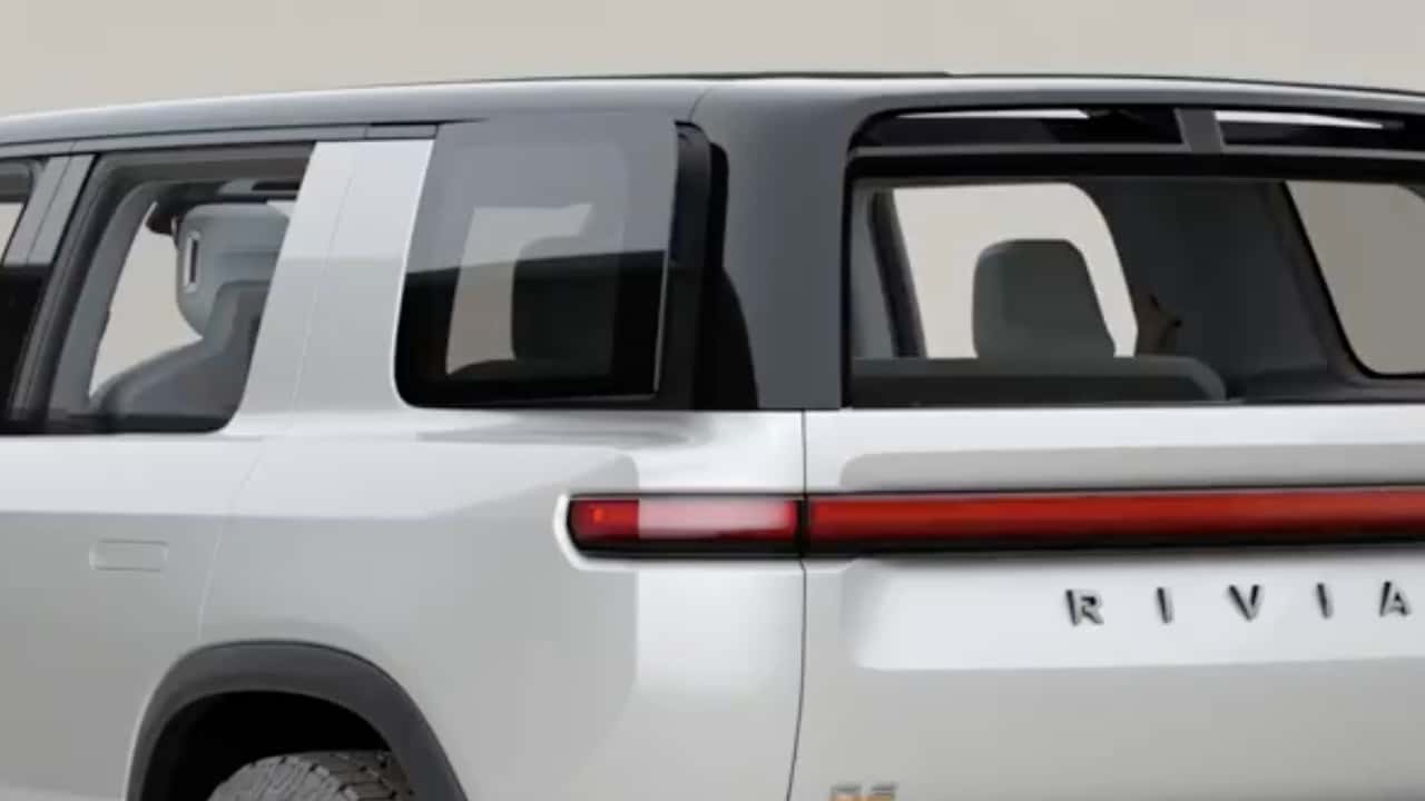 به پنجره‌های پشتی Rad Pop-Out Rivian R2 نگاه کنید