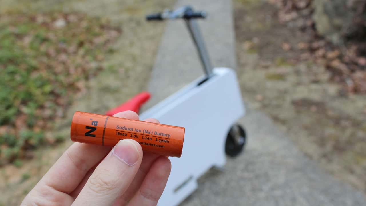 ما باتری‌های یون سدیم غیرمعمول را در Motocompacto Type R خود امتحان کردیم