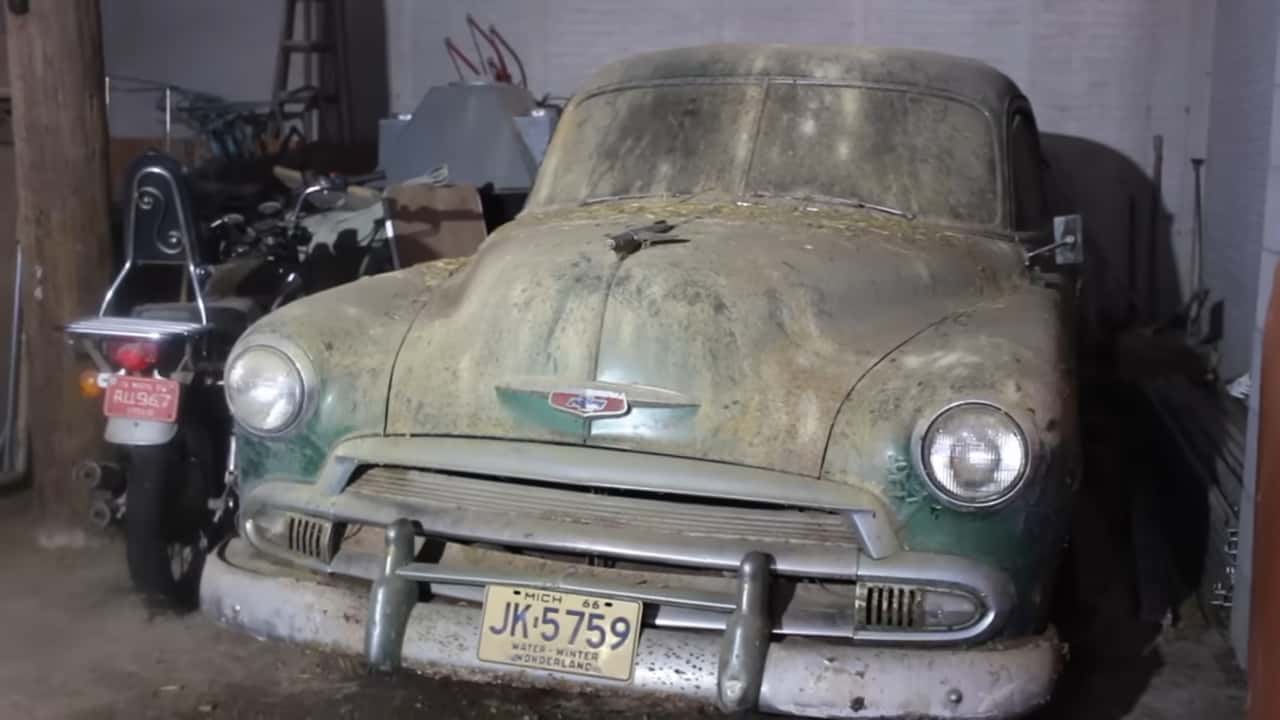 تماشای این انبار قدیمی Chevy Find آخرین شستشوی خود را قبل از رفتن به حیاط آشغال انجام می دهد