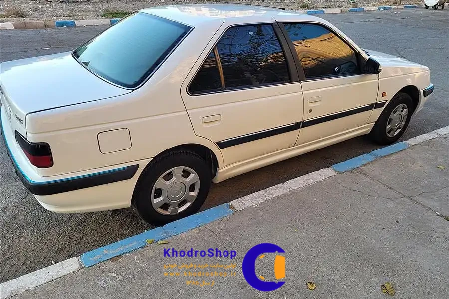 تصویر نمایی از خودروی پژو پارس در حال تیونینگ و ریمپ ECU برای بهبود عملکرد و کاهش مصرف سوخت.