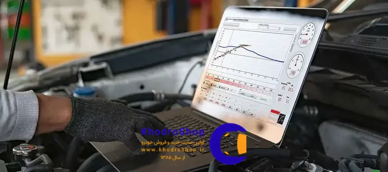 ریمپ ایسیو چیست؟ تصویر نشاندهنده استفاده از لپتاپ برای انجام ریمپ ایسیو در ریمپ خودرو
