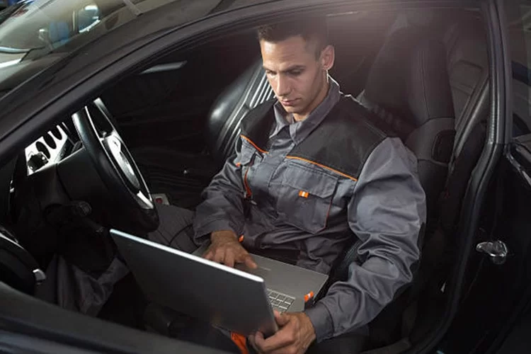 بررسی خودرو قبل از سفر و۱۰ نکته اساسی آن