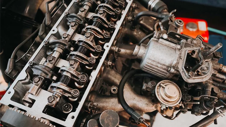 صدای سوپاپ ماشین؛ آیا این علامت هشدار یک مشکل جدی است؟ زودتر علت را پیدا کنید!