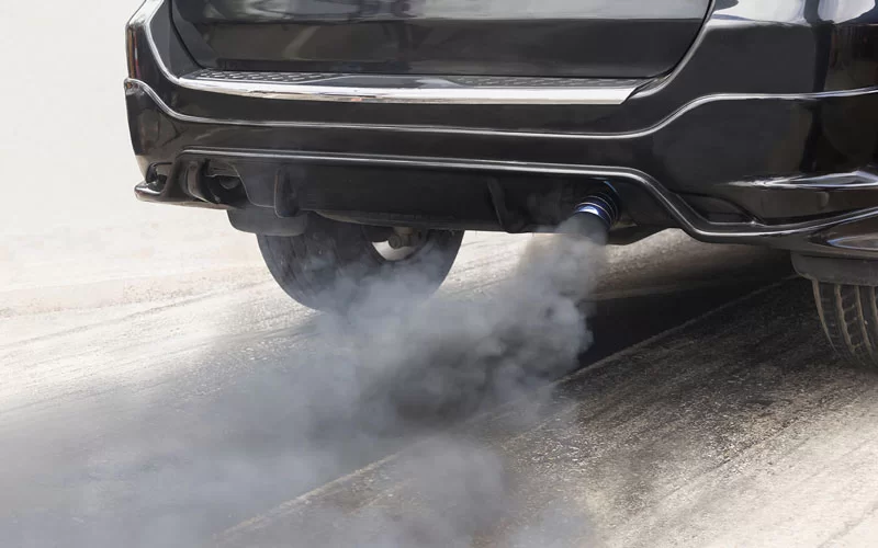 دود سیاه از اگزوز؛ آیا موتور شما در حال نابودی است؟ دلایل و راه‌حل‌ها را بشناسید!