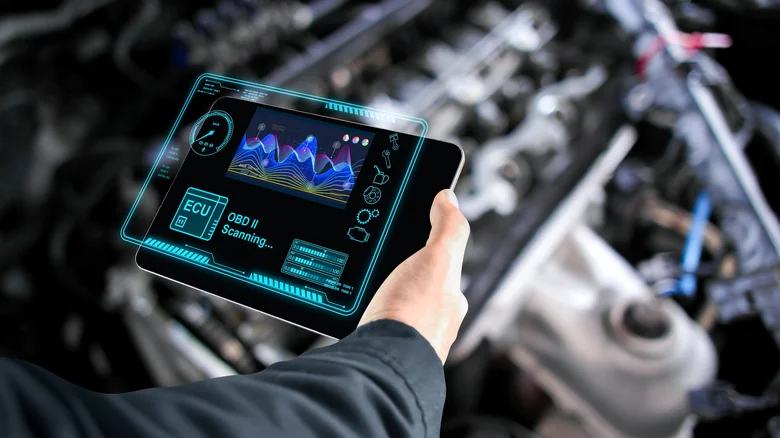 چه دلایلی باعث روشن شدن چراغ چک خودرو پس از سوخت‌گیری می‌شود؟