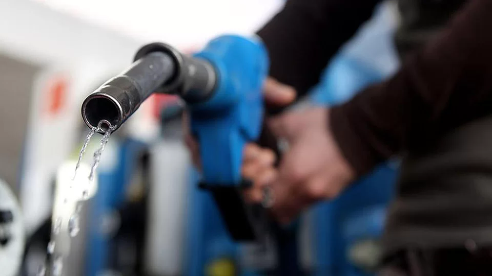 آمار مصرف بنزین در ایران (1404)