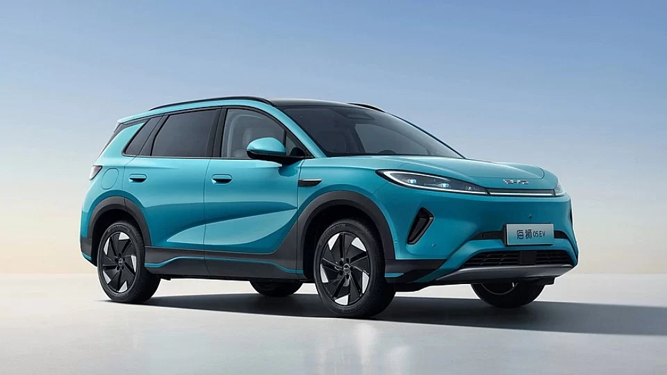 معرفی بی وای دی سی لاین 05