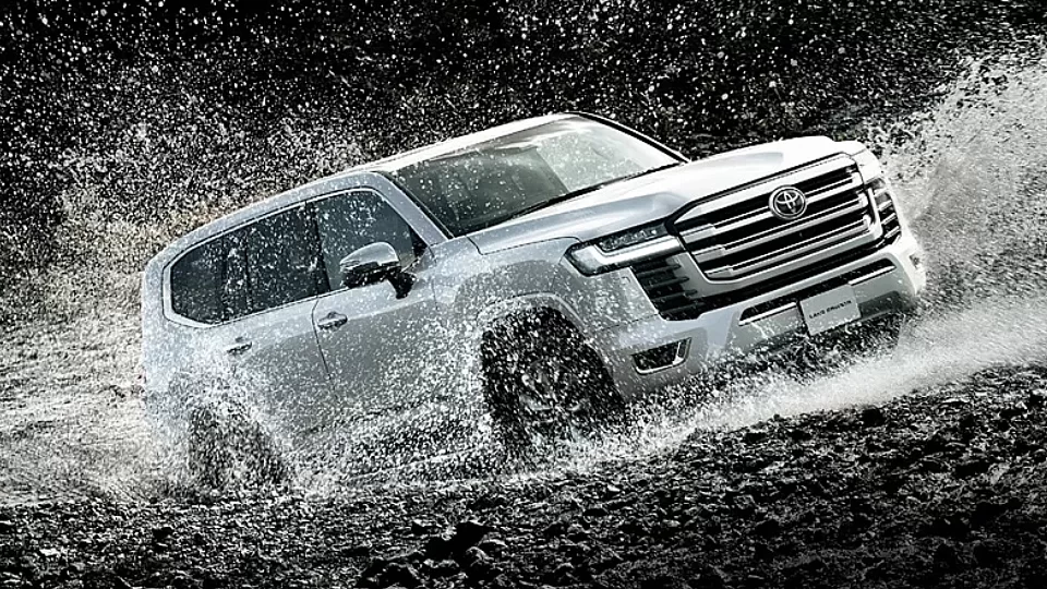 بهروزرسانی تویوتا لندکروزر 300