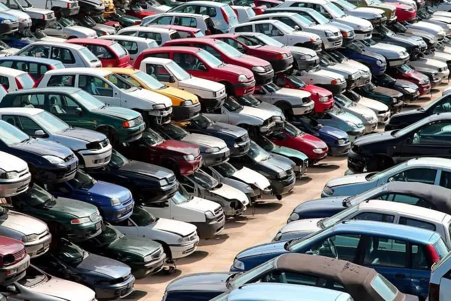 سن فرسودگی خودرو در سال ۱۴۰۴ چقدر است؟ (راهنمای کامل برای خریداران)