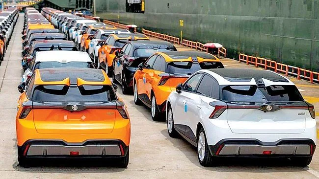 انتقاد از وزارت صمت برای روند کند عرضه و واردات خودروهای برقی