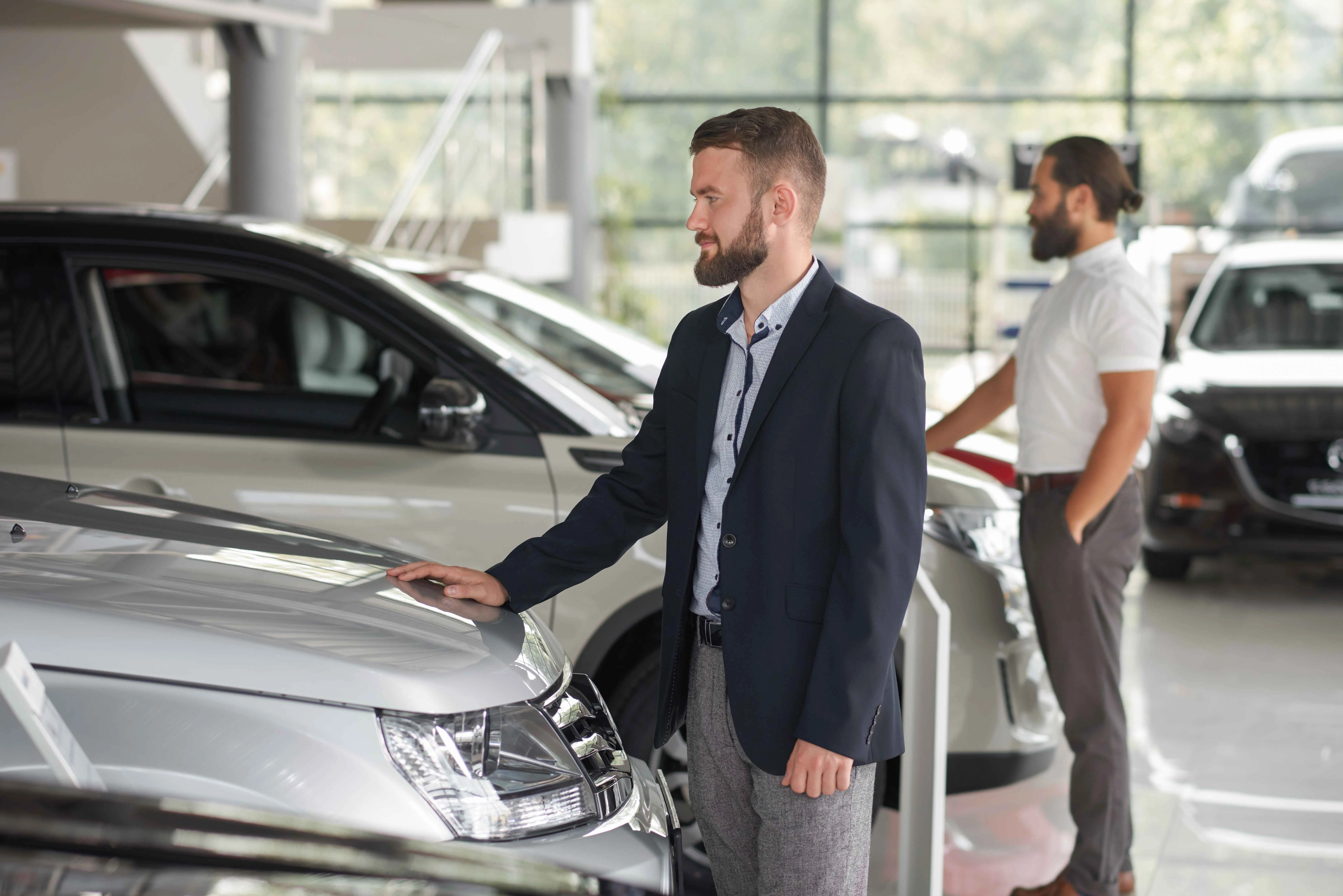 چالش‌ها و فرصت‌های خرید خودرو از نمایشگاه آنلاین | راهنمای کامل خرید نقدی و اقساطی خودرو